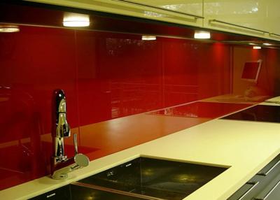 China Red Painted Glass Backsplash Toughened Custom Pattern Heat Resistance for sale