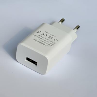 China UniversalÂ   China Supplier Small USB Travel Cell Phone Fast Adapter Mobile Battery Chargers for sale