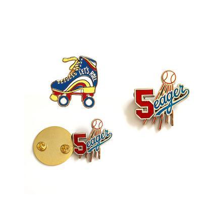 China Kleding van hoge kwaliteit badge roller skate schoenen pin personaliseren Sport lapel pin Te koop