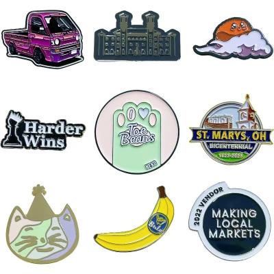 China Hoed Kraag Kleding Badge Logo Custom Metal Pins Badge Cartoon Animal Character Lapel Pin Enamel Pin Te koop