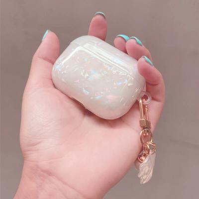 China Popular Dreamy White Glossy Soft Shell Pearl Bracelet Keychain Earphone Case For Apple Airpods 1 pro 3 Radio 2 Headphone Box Cover for sale