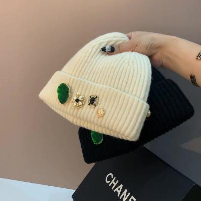 China Autumn And Winter Warm And COMMON Button Knitted Hat Niche Hat Students Comfortable Wool Outdoor Soft Hat for sale