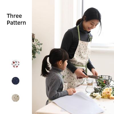 China Cleaning 2022 Fashion Cute Japanese-Korean Cotton Kitchen Apron Parent-child DIY Printed Bib Canvas Baking Aprons With Pocket for sale