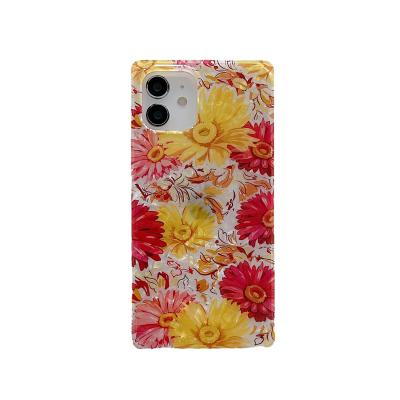 China Anti-fall hot sale square daisy shell pattern small suitable for iphone12 Apple 11/12ProMax/X 8plus silicone cell phone case for sale