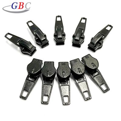 China Other high standard 3# nylon automatic cuspate main zipper slider for bags for sale