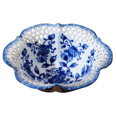 China New Pierced Viables Receive A Hand Painted Disc Blue And White Planers Porcelain Dinnerware With Great Price for sale