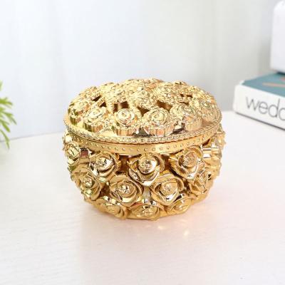 China New Style Wrapping Items Rose Shaped Plastic Wedding Favors Gift Favor Chocolate Candy Box Gold Color for sale