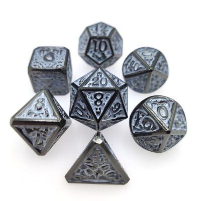 China Polyhedral Dice Set Dragon Scales 7pcs Metal Dice Set Dragons And Dungeons D&D 20 Metal dnd d20 Dice Sided Metal Dice for sale