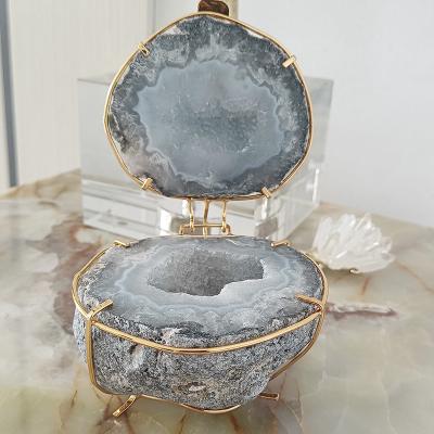 China Natural Handmade Crystal Cluster Healing Crystal Stone Quartz Ring Box Rough Agate Cornucopia Geode Europe Women Jewelry Box Gift for sale