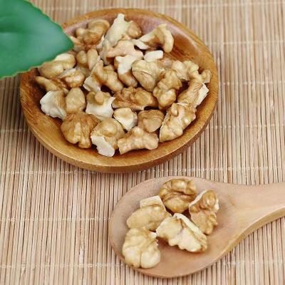 China Nutritious Shelled Walnuts , Yunnan Paper-peeled Half Walnut Kernels 2021 New Organic Natural Dried Raw Walnut Wholesale 30mm+ for sale