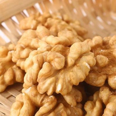 China Nutritious Wholesale Health Food Non-GMO Certified Safe Organic Health Food Walnut Kernels Raw Nuts for sale