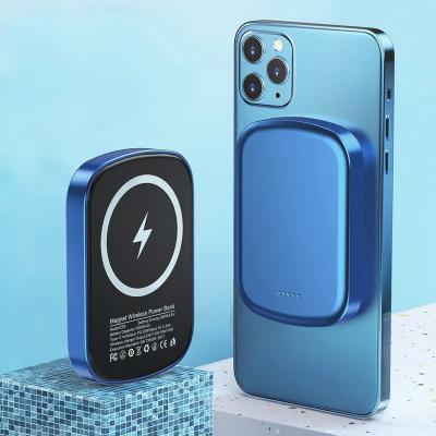 China High Capacity 10000 Mah Fast Charging Magnet Charger Mini Wireless 15W Magnetic Power Bank For Iphone 12 13 pro Max for sale