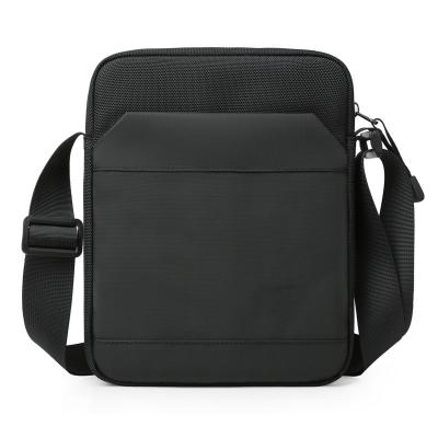 China Waterproof New product fashion designer Geometric Men Waterproof Custom Messenger Shoulder Bag for sale