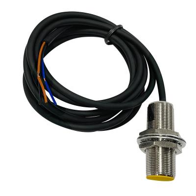 China NPN PNP M18 Wires 12vdc NC NO Type 5mm Distance Metal Inductive Sensors Detection Inductive Proximity Switch for sale