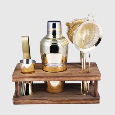 China 2021 Viable Viable Cocktail Boston Shaker Set With Bamboo Base Bar Tool Bartender Kit Stainless Steel Jigger Sieve Bar Tool New Arrival for sale