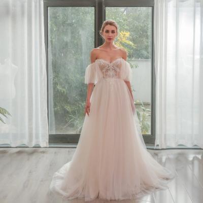 China 2022 Breathable Designer Lace Crystal Beaded Sweetheart Neckline Wedding Dress Bridal Gown With Detachable Sleeves for sale