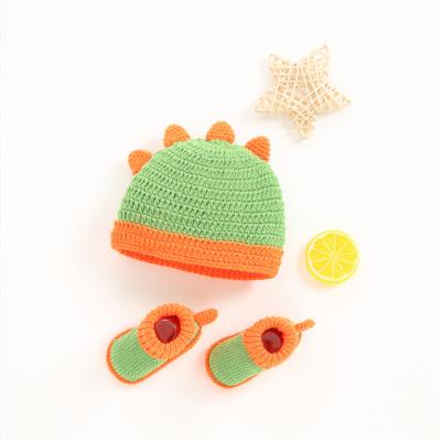 China 2021 auqlity new design light weight handmade cute cotton baby shoes hatse knitting sets 2021 for sale