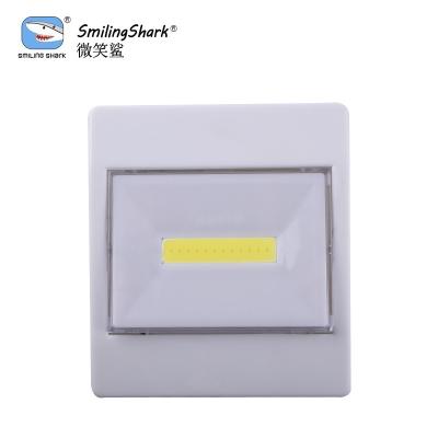 China Indoor Wall Lights Wireless Wall Light ABS Plastic SMILINGSHARK Power COB LED Wall Lamp Night Light 1.5V ADC Indoor Removable Battery With Magnet for sale