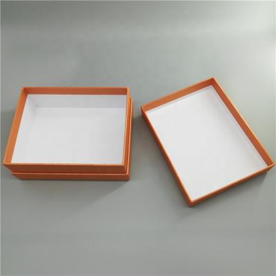 China Custom Classy Gift Gift Box Packaging , Popular Yellow Cardboard Paper Gift Box for sale