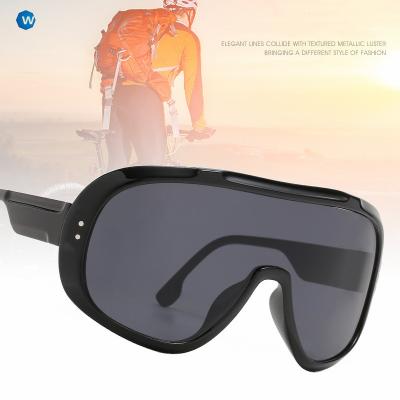 China New trend wholesale2021 personality PC one-piece sunglasses large frame windproof and dustproof lens for sale