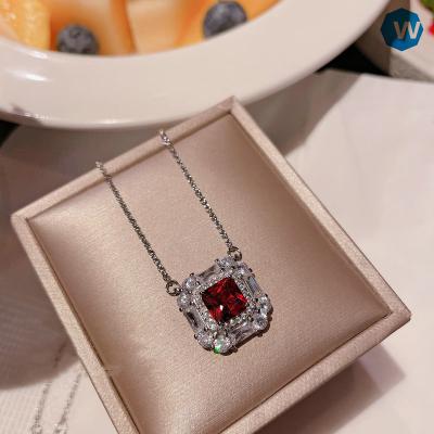 China FASHIONABLE Gemstone 18K Gold Plated Luminous Zircon Star Full Diamond Necklace for sale