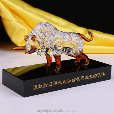 China China 2016 Wholesale Custom Crystal Animal Figurines Crystal Glass Bull Figurines For Business Souvenir Gift for sale