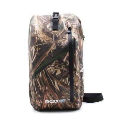 China Outdoor Sport Convenient Lightweight Camouflage Waterproof Messenger Bag With Soft Back for sale