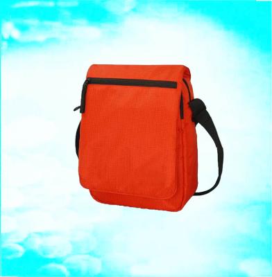 China Cheap College Polyester Popular Women Waterproof Messenger Bag for sale