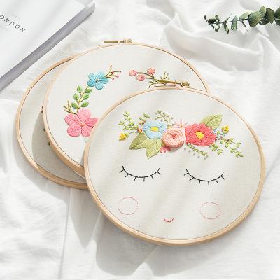 China Europe DIY Embroidery Kit with Bamboo Hoop, Flowers Braid, Needlework Cross Stitch, Handmade Sewing Wall Art Home Craft Decoration for sale