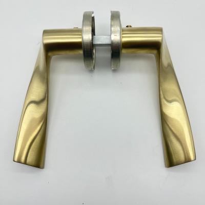 China Modern Popular Hot Sale Solid Gold Door Handle On Rose Modern Furniture Hardware Luxury Lever Handle Solid Italian Style for sale