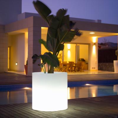 China Modern Illuminated Lighted Led Light Solar Flower Garden Plastic Pots Planters for sale