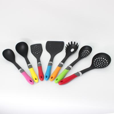 China Sustainable 7pcs Nylon Kitchen Utensil Set With Comfortable Holding Handle for sale