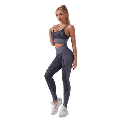 China Basic Breathable Hot Selling Khaki Beginner Plus Size High Waist Sports Seamless Bra Yoga Leggings Fitness Set for sale