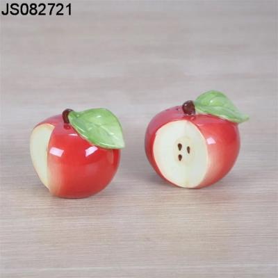 China Beautiful sustainable fruit modeling household salt pepper bottle for sale