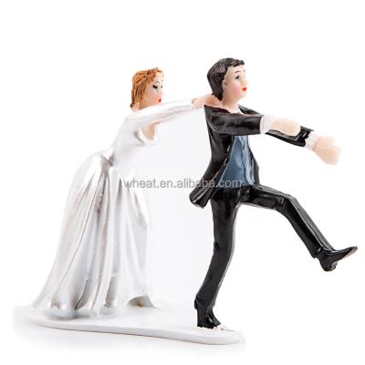 China Marry Newlyweds Returned By Resin Funny Wedding Cake Topper From China Factory for sale