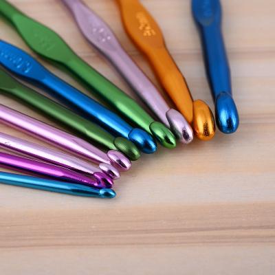 China Multicolor Aluminum Al Crochet Hook Knitting Needle Set 2mm-10mm for sale