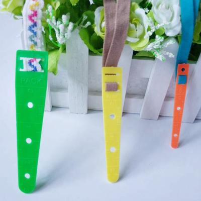 China Plastic Threader for Elastic Bands and Rubber Bands Accessories Threader Sewing Plastic-Elastic Tool DIY for sale