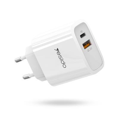 China Charger Designed For iPhone Dual-Ports PD QC 18W Wall Charger Mobile Phone Fast Charging Portable Charger For Iphone 12 for sale