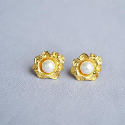 China Wholesale Fashion Style Women Simple Statement Pearl Flower Stud Small Non-fading Customizable Earrings for sale