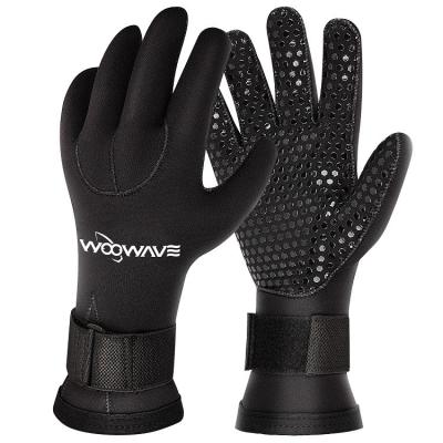 China Custom Neoprene Waterproof 3MM Five Finger Watersports Snorkeling Canoeing Gloves for sale