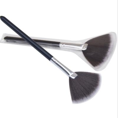 China Brown Synthetic Fan Brush Hot Sale Hair Cleaning Makeup Fan Brush for sale