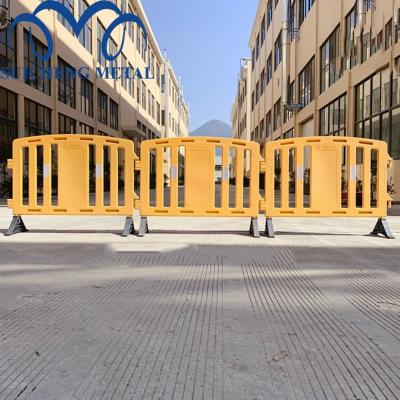 China Road Crowd Control Foshan Factory PE Road Guard Barrier Removable Locking Plastic Barricade for sale