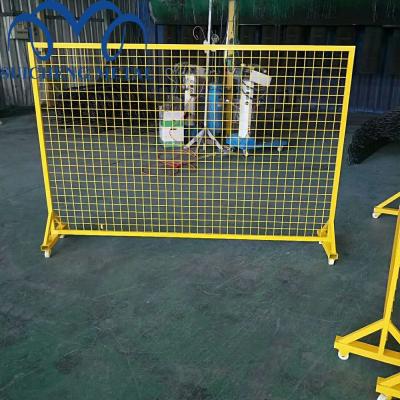 China Easily Assembled Removable Canton Wire Mesh 6x6welded Portable Fence / Fence Fence With Wheel for sale