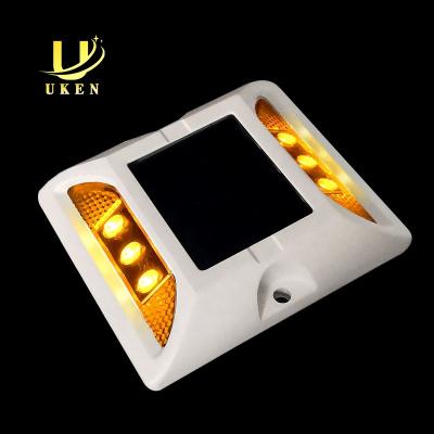 China Heavy Load Capacity 40T Square Road Safety Raised LED Solar Flashing Cat Eye Road Marker Stud Aluminum Warning Solar Stud Light for sale