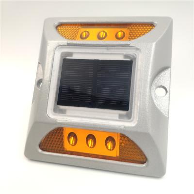 China Traffic Pavement Road Marker Light High Brightness Aluminum LED IP68 IP65 Flashing Cat Eye Reflector Solar Road Stud for Skyway for sale