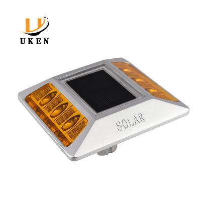 China LED Solar Powered Road Markers Waterproof Aluminium Raised Road Stud for sale