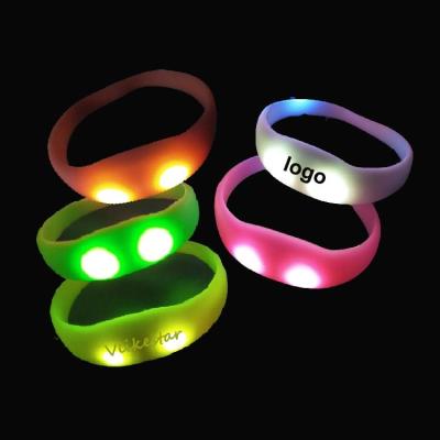 China Fast flash cheap price colors Custom logo led flashing glow in dark silicone bracelet for sale