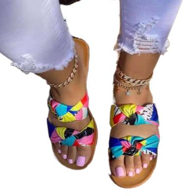 China 2021 new summer style flat bottom Anti-slippery ladies slippers print plus size European sandals and American flip flops for sale