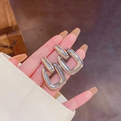 China 2022 New Vintage Elegant Geometric Square Earrings Wholesale Sense Earrings High for sale