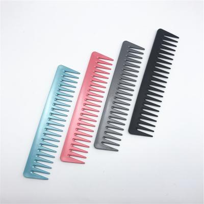 China Special Wide Carbon Matte Black Haircut Professional Tooth Design Tooth Haircut Comb for sale